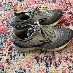 Brooks women’s running shoes